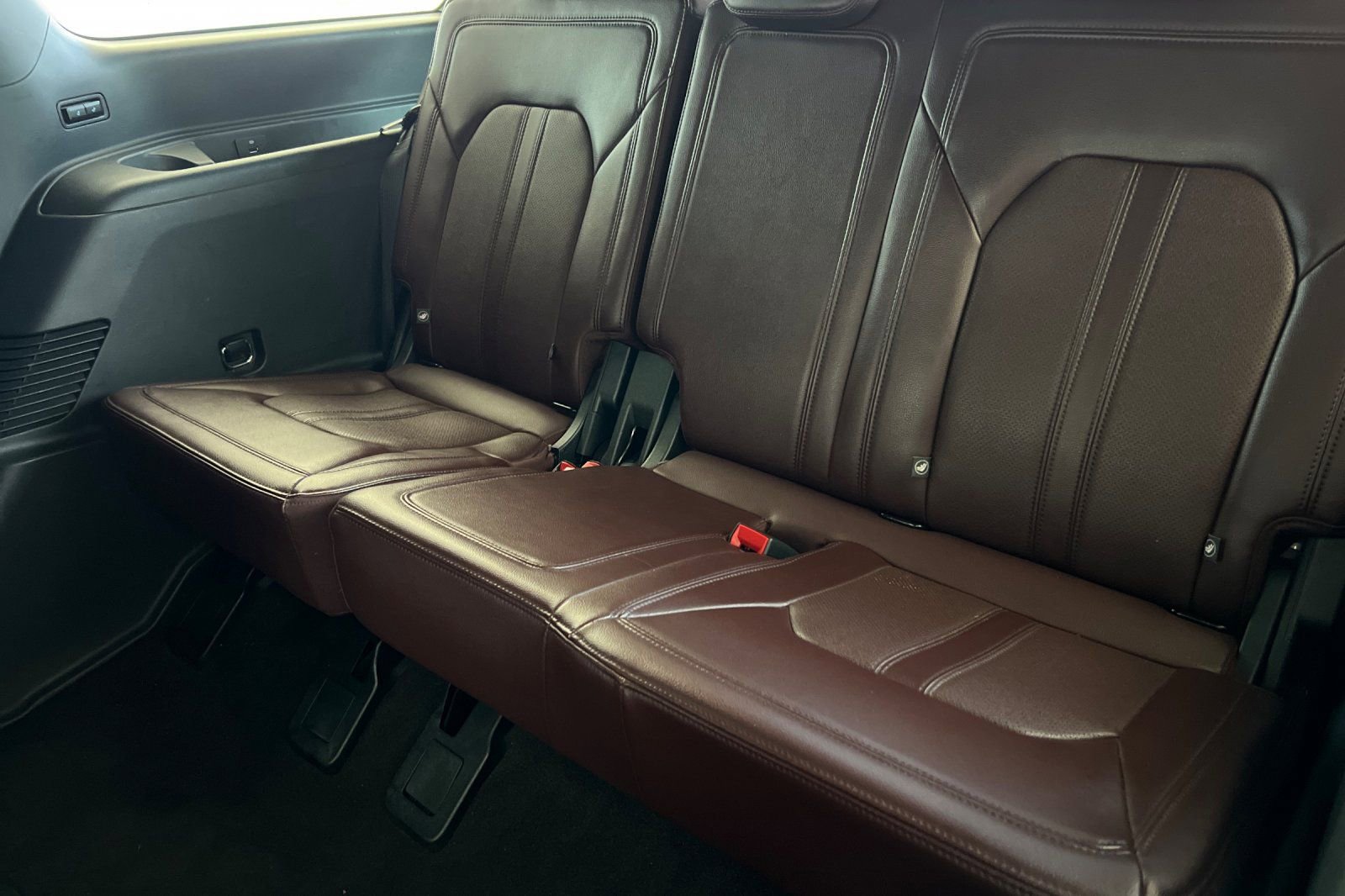 Used 2023 Ford Expedition Limited image 16