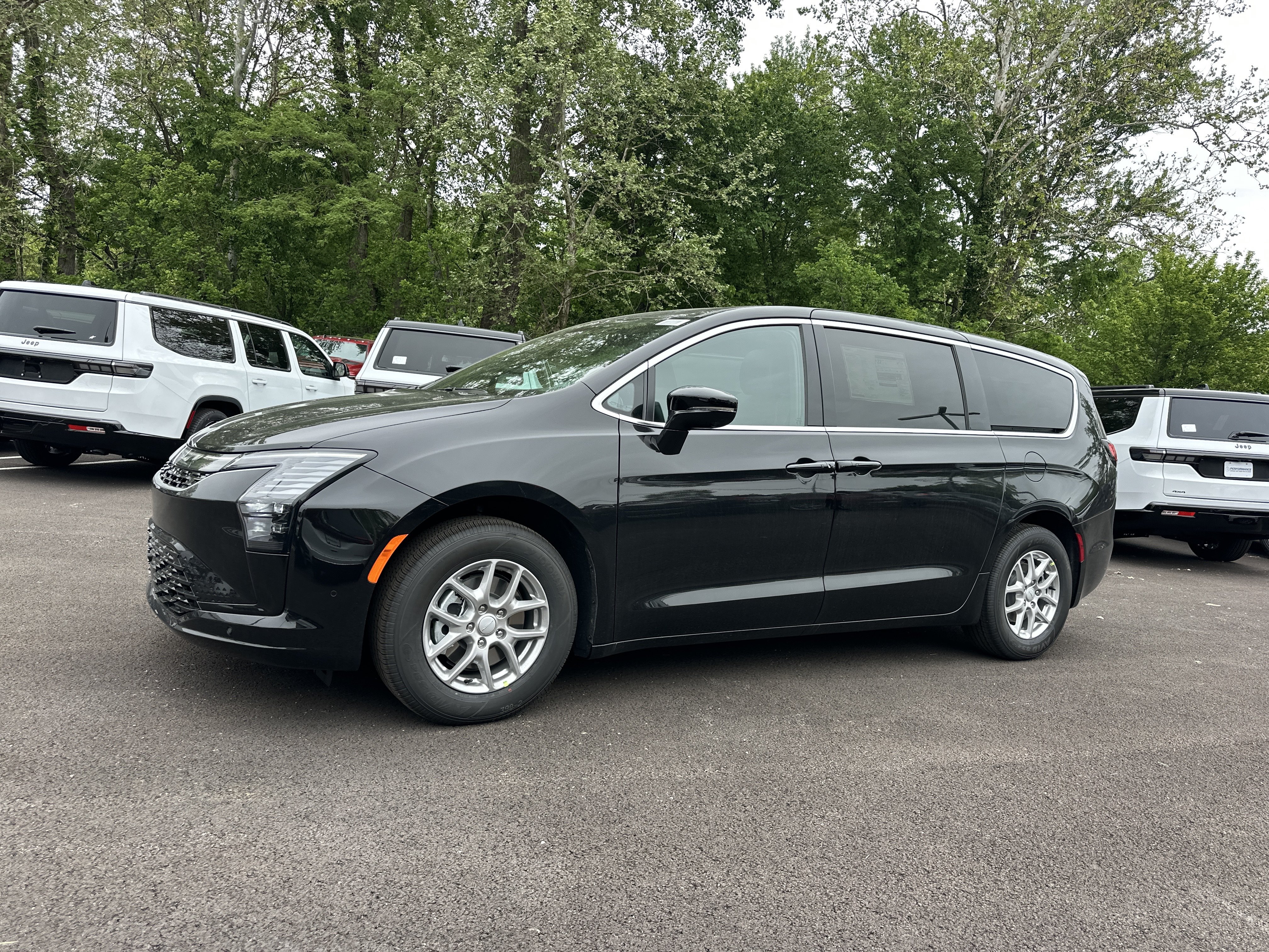 New 2027 Chrysler Pacifica Select w/ Family Tech Group FWD image 23