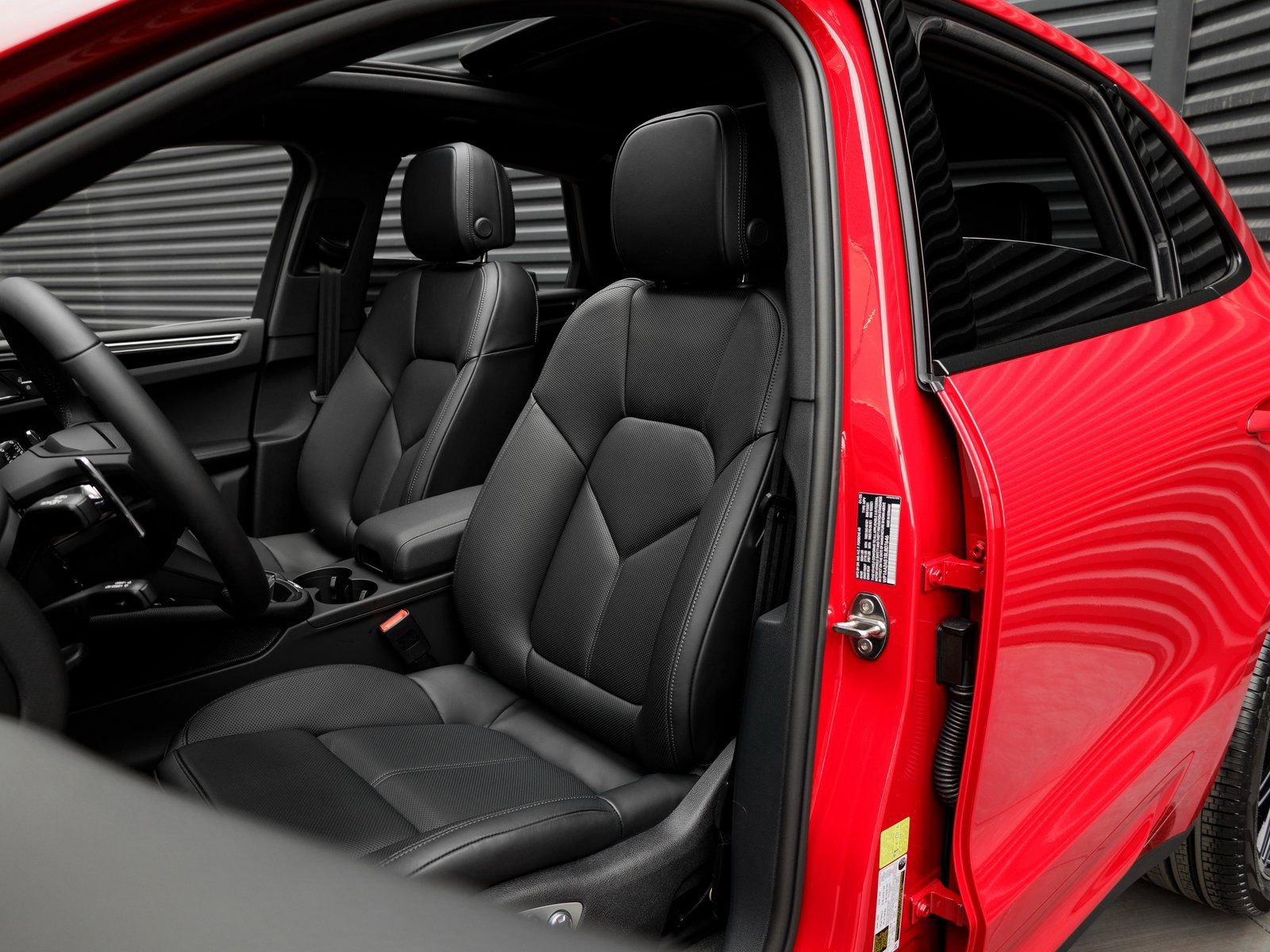 New 2025 Porsche Macan AWD/4WD image 5