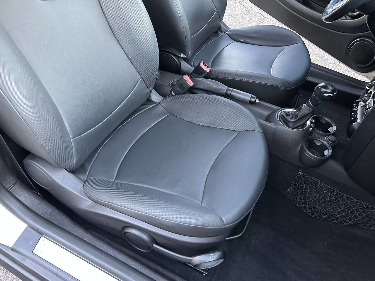 Used 2011 MINI Cooper Hardtop image 25