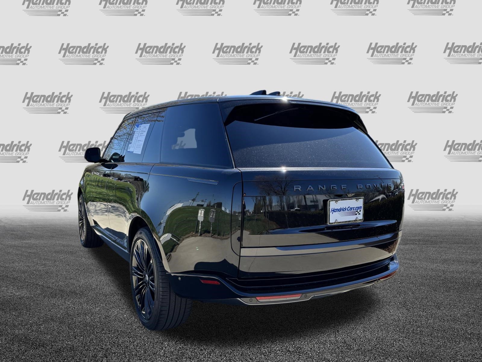 Used 2025 Land Rover Range Rover SE AWD/4WD image 8