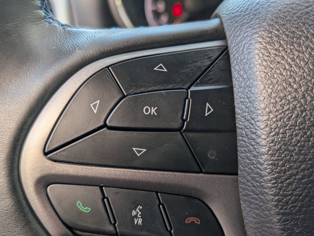 Used 2019 Jeep Grand Cherokee Laredo AWD/4WD image 27