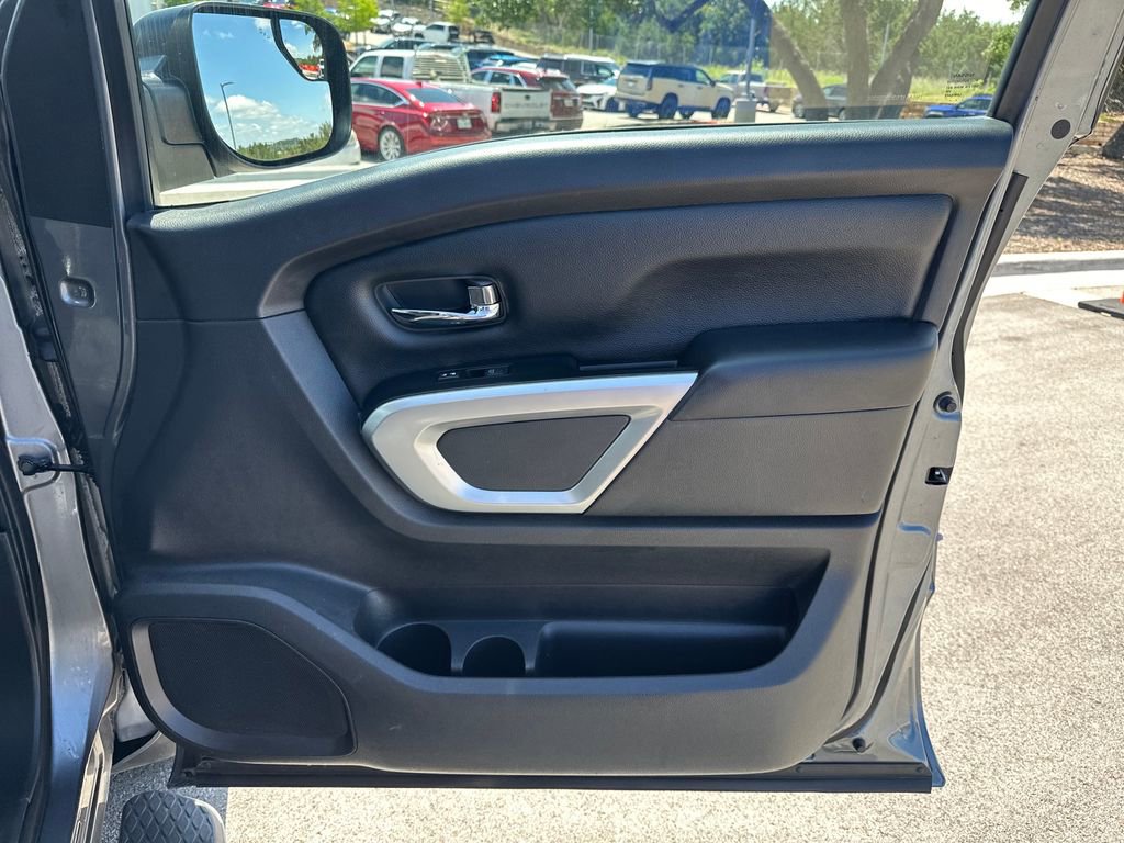 Used 2017 Nissan Titan SV AWD/4WD image 39