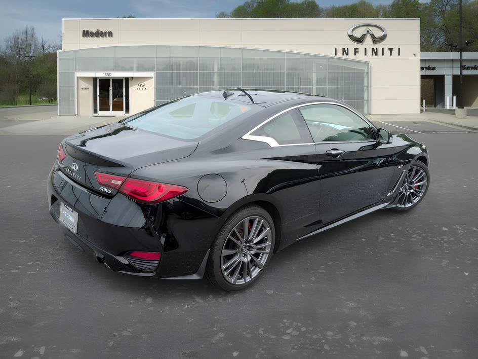 Used 2017 INFINITI Q60 Red Sport 400 AWD/4WD image 4