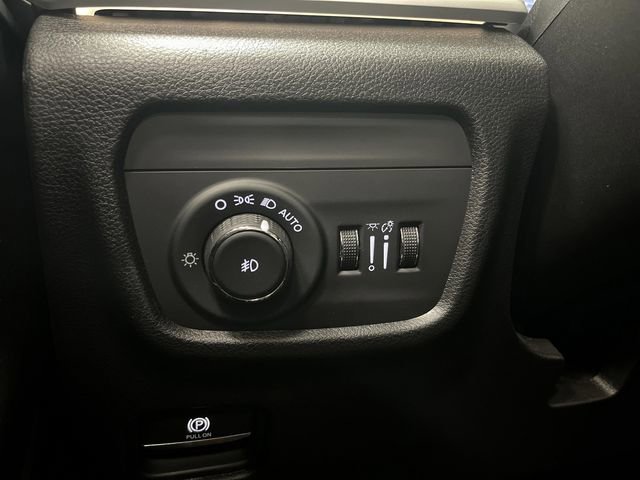 Certified 2022 Jeep Grand Cherokee Limited image 25