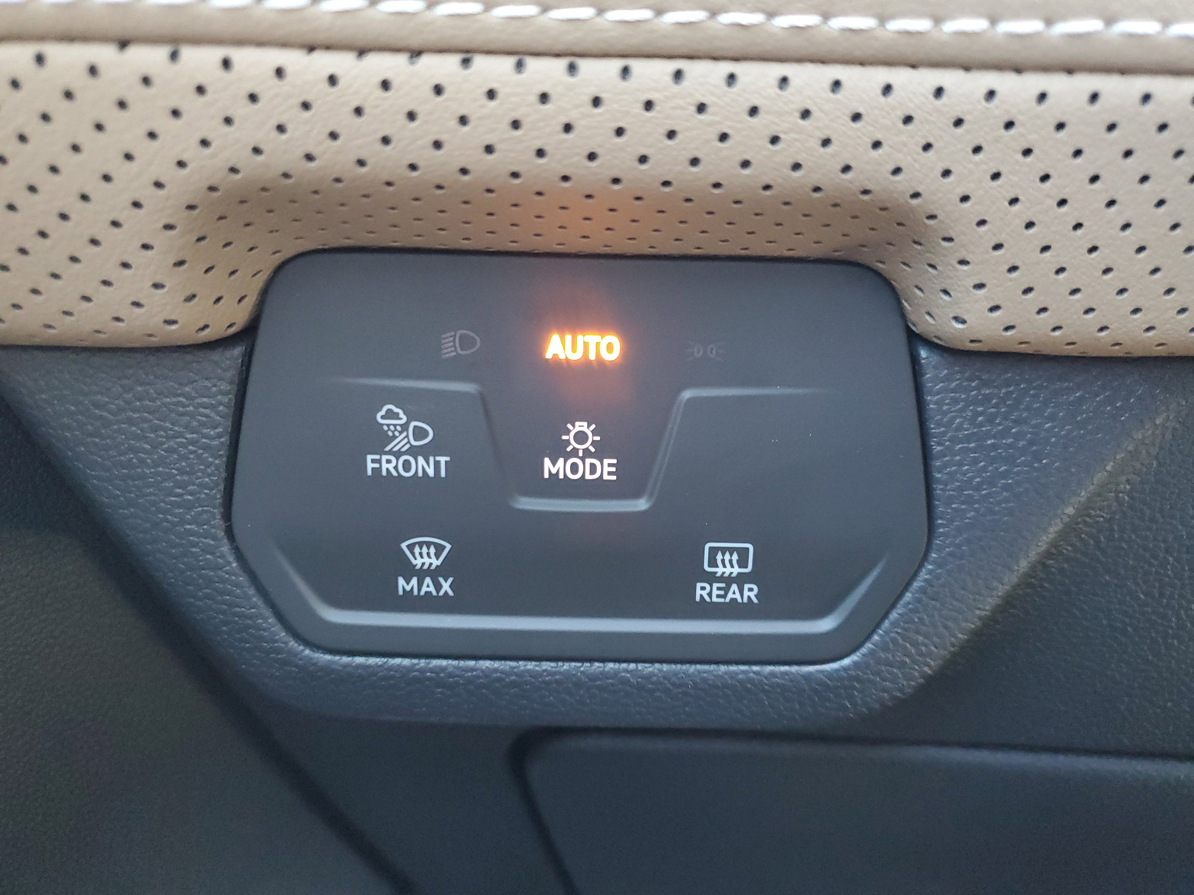 Used 2024 Volkswagen Atlas Cross Sport SE w/ Panoramic Sunroof Package image 22