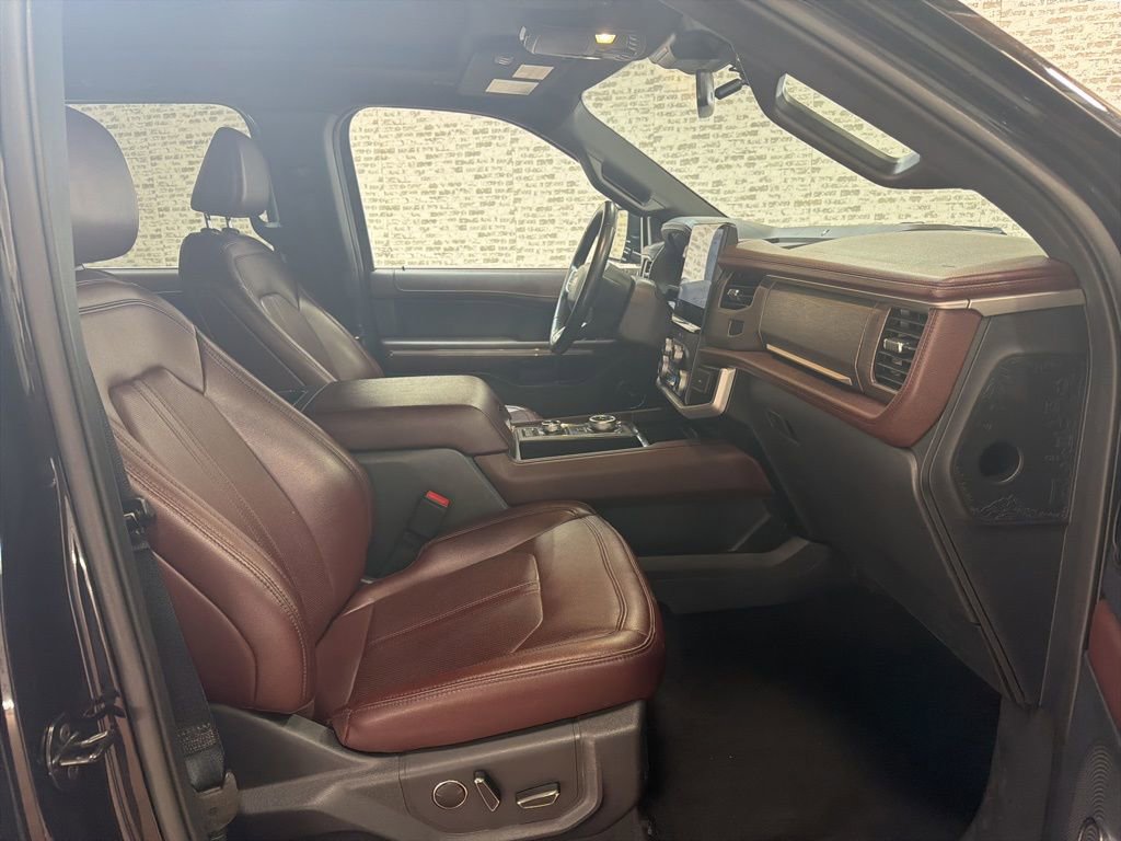 Used 2024 Ford Expedition Limited image 11