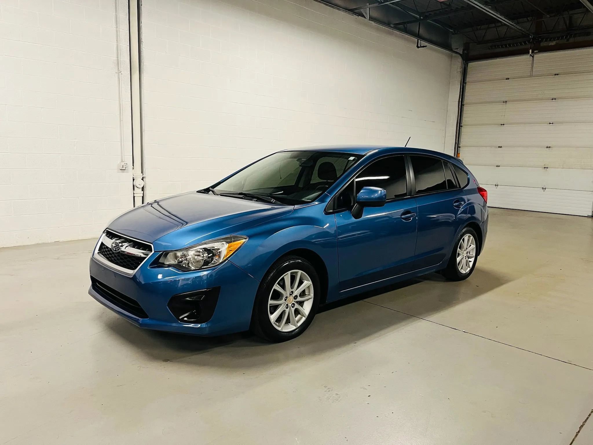 Used 2014 Subaru Impreza 2.0i Premium w/ All-Weather Package w/CVT image 2