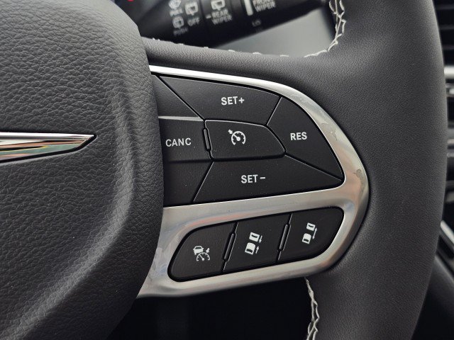 New 2026 Chrysler Pacifica Limited FWD image 32