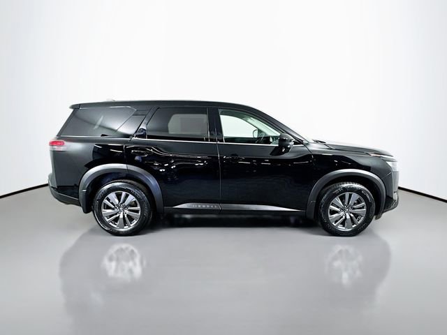 Used 2024 Nissan Pathfinder S image 9