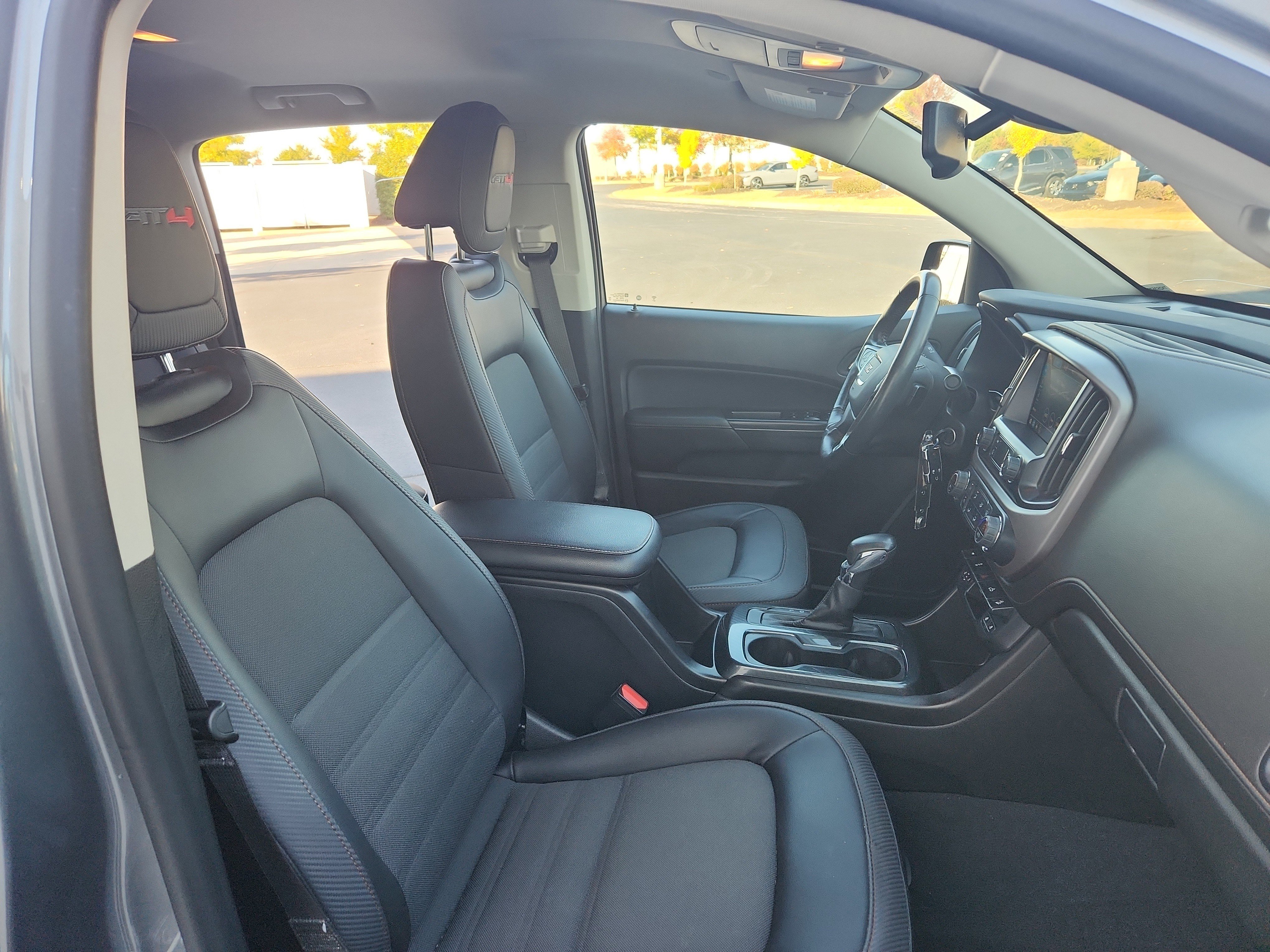 Used 2022 GMC Canyon AT4 image 31