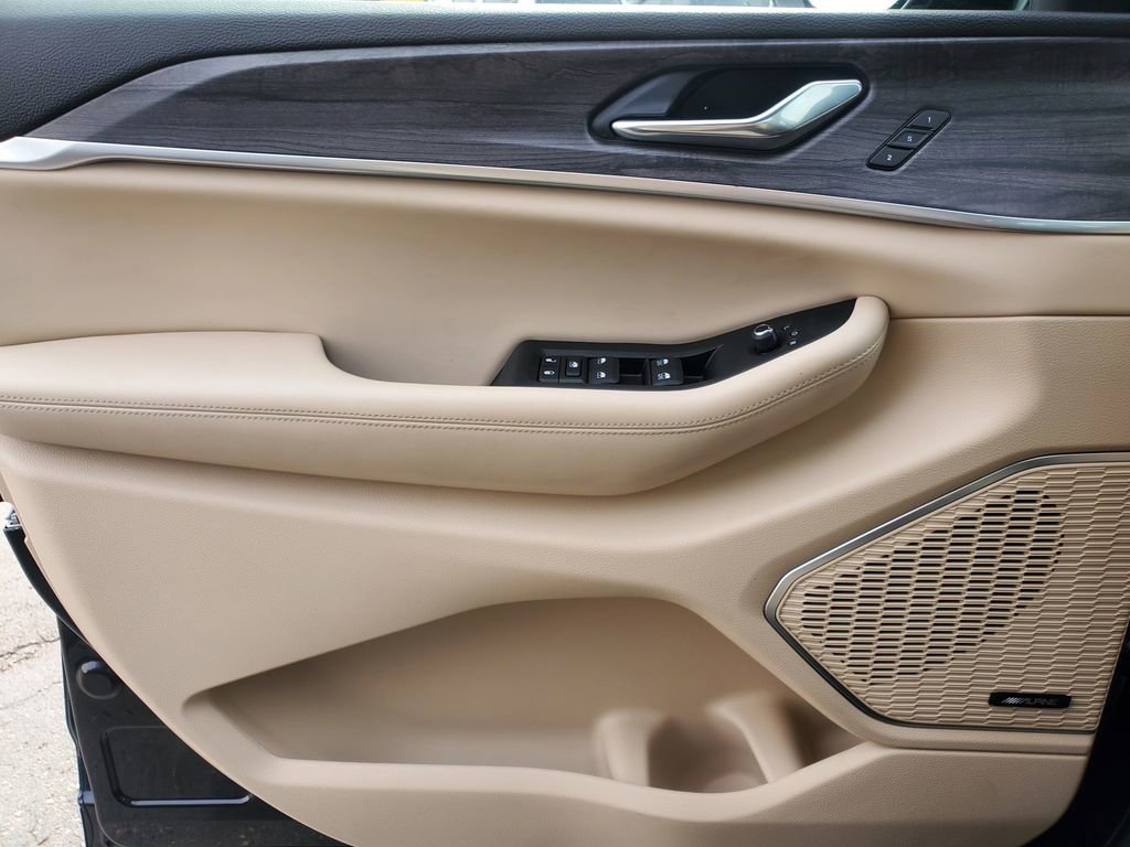 Used 2024 Jeep Grand Cherokee Limited w/ Luxury Tech Group II image 13