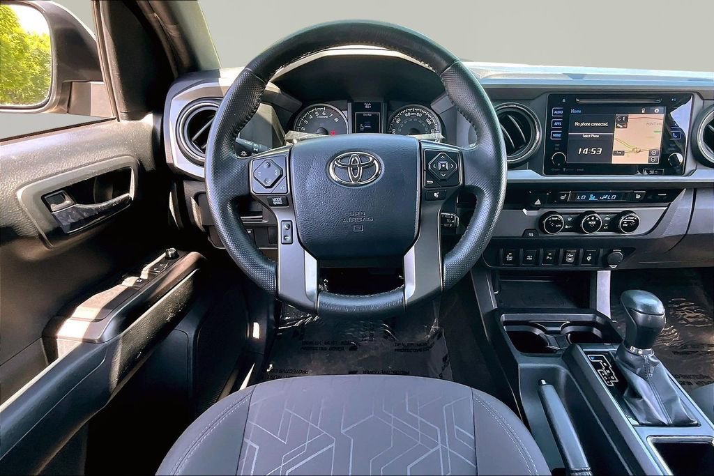 Used 2017 Toyota Tacoma TRD Sport w/ Premium & Technology Package RWD image 9