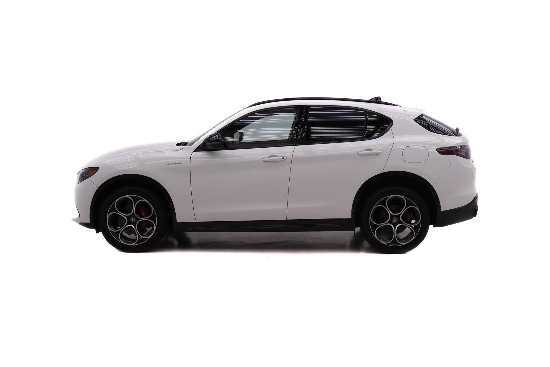 Certified 2024 Alfa Romeo Stelvio Veloce AWD/4WD image 3