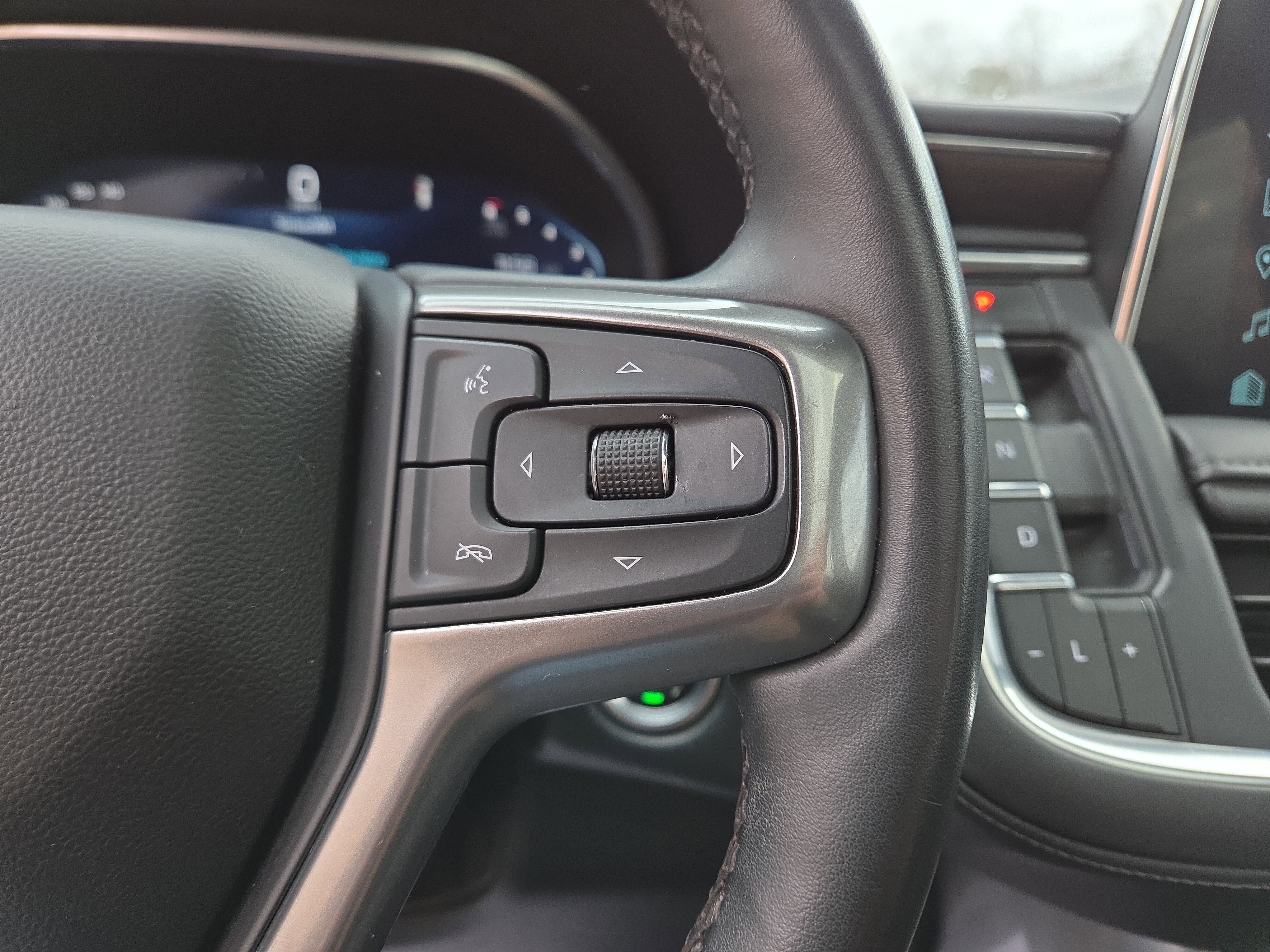 Used 2023 Chevrolet Tahoe Z71 w/ Luxury Package image 20