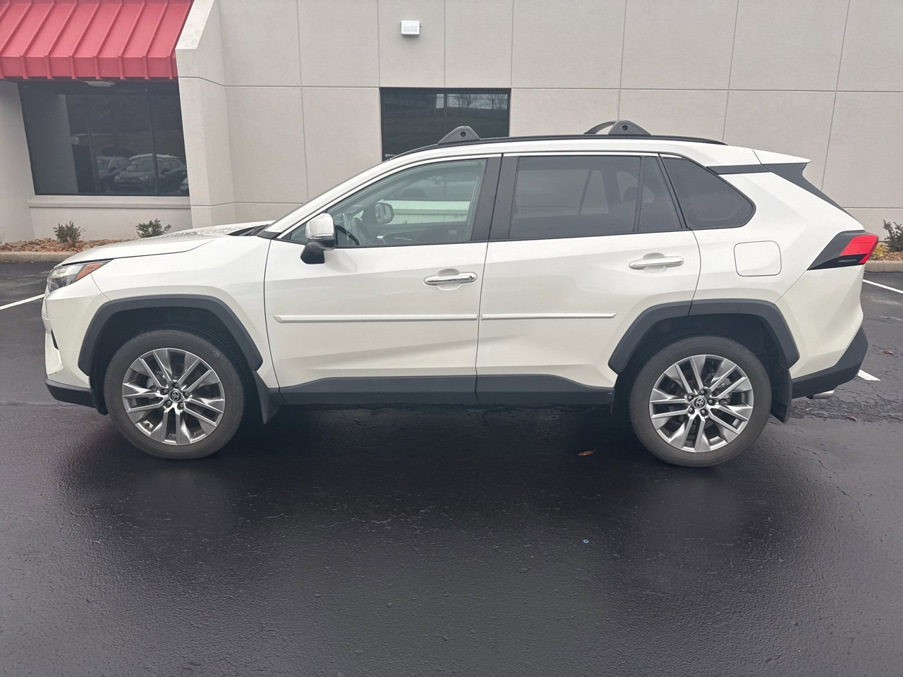 Used 2022 Toyota RAV4 Limited image 6