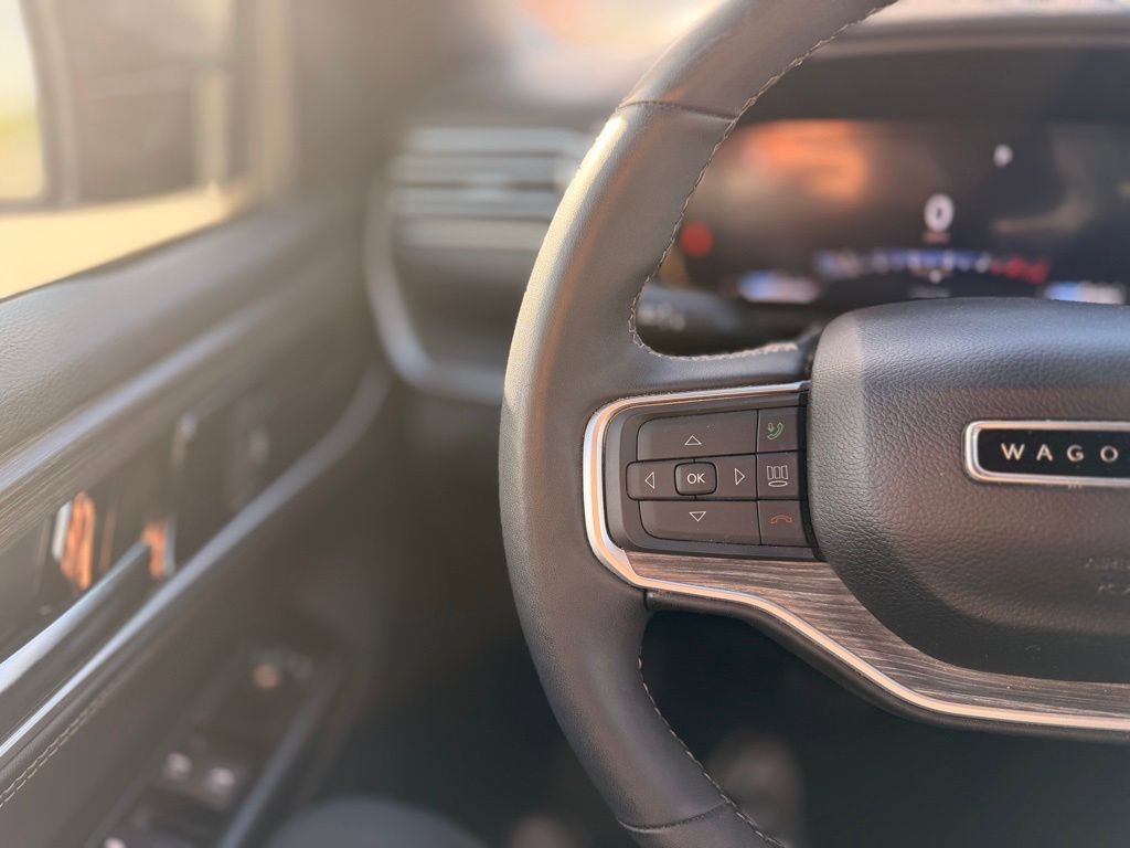 Certified 2024 Jeep Wagoneer Series II w/ Flexible Seating Group image 8