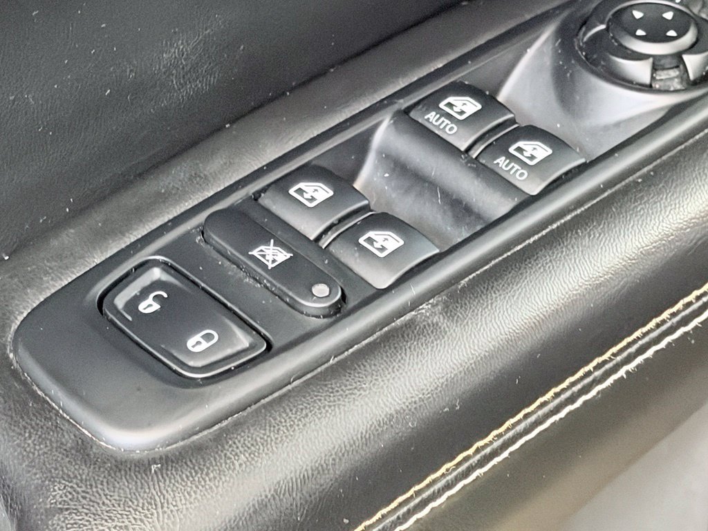Used 2017 Jeep Compass Latitude w/ Safe & Security Group AWD/4WD image 12