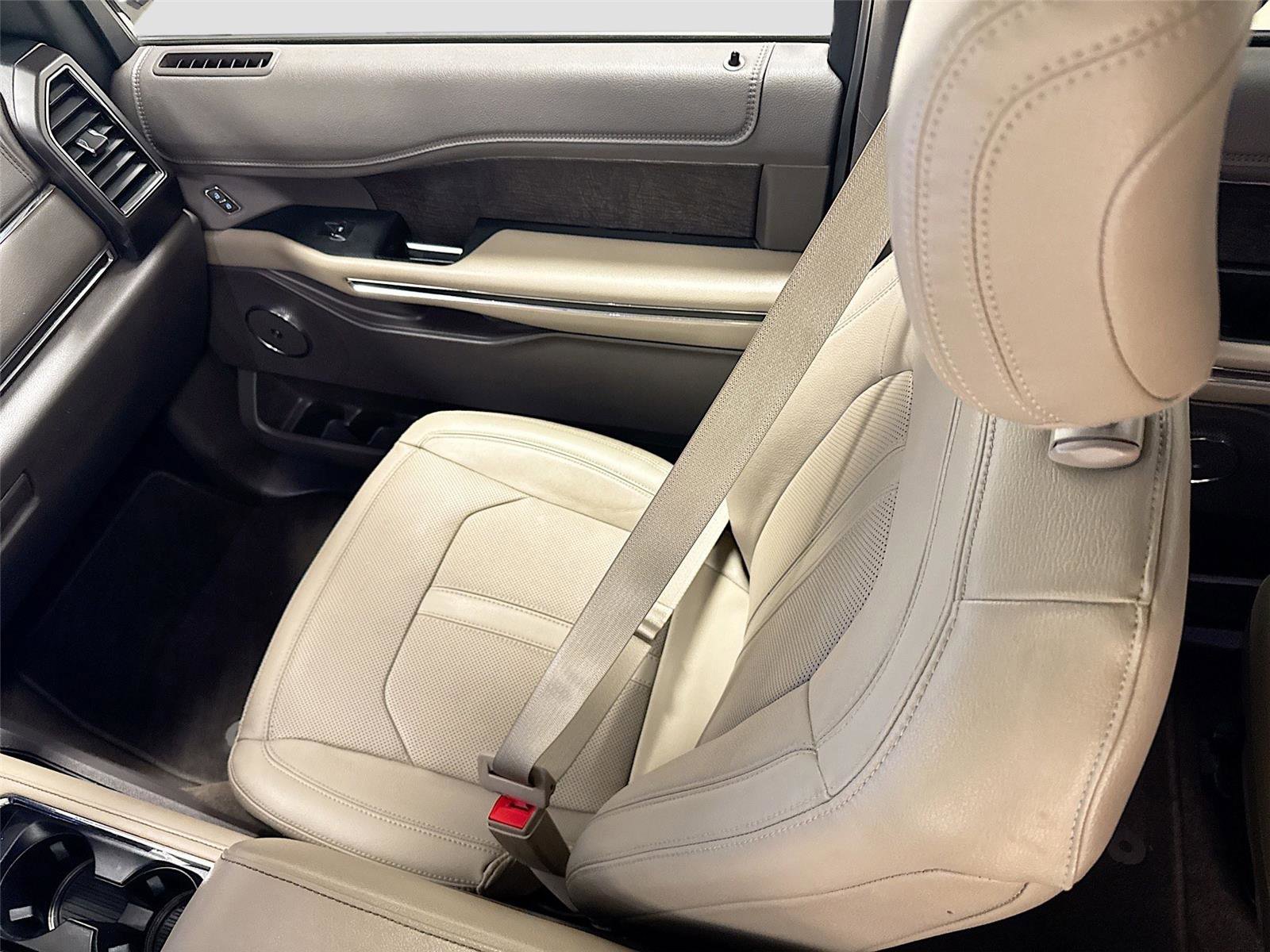 Used 2019 Ford Expedition Limited w/ Equipment Group 302A RWD image 25