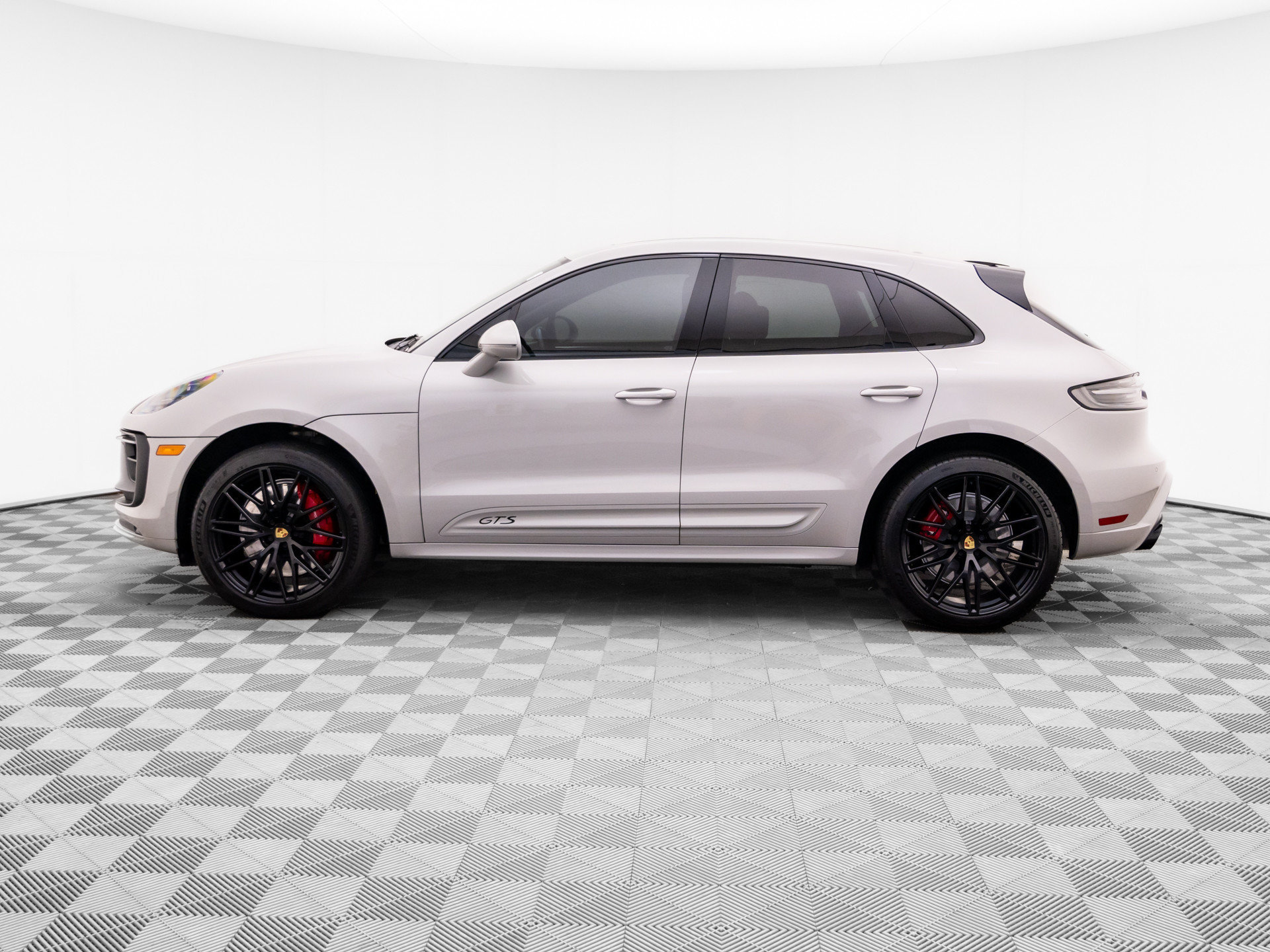 Certified 2023 Porsche Macan GTS w/ Premium Package Plus AWD/4WD image 2