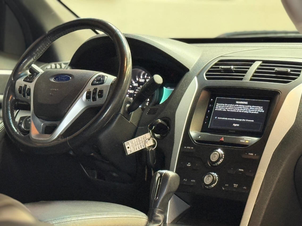 Used 2014 Ford Explorer XLT w/ Equipment Group 202A image 4