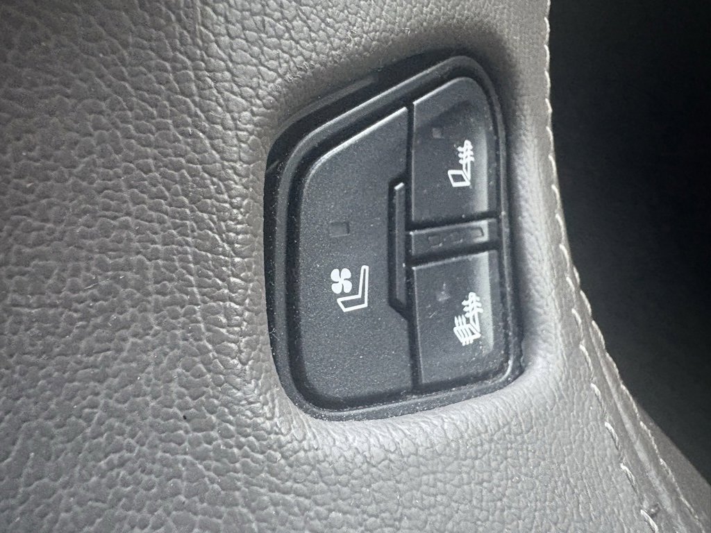 Used 2019 GMC Yukon Denali w/ Denali Ultimate Package image 25