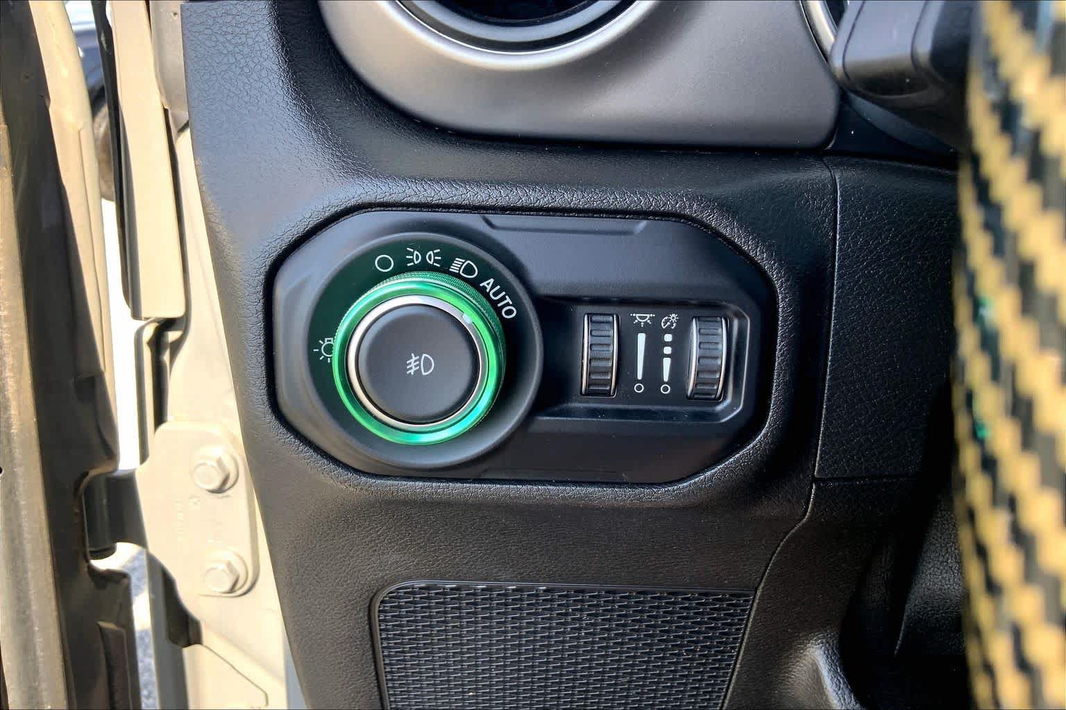 Used 2019 Jeep Wrangler Sport AWD/4WD image 25