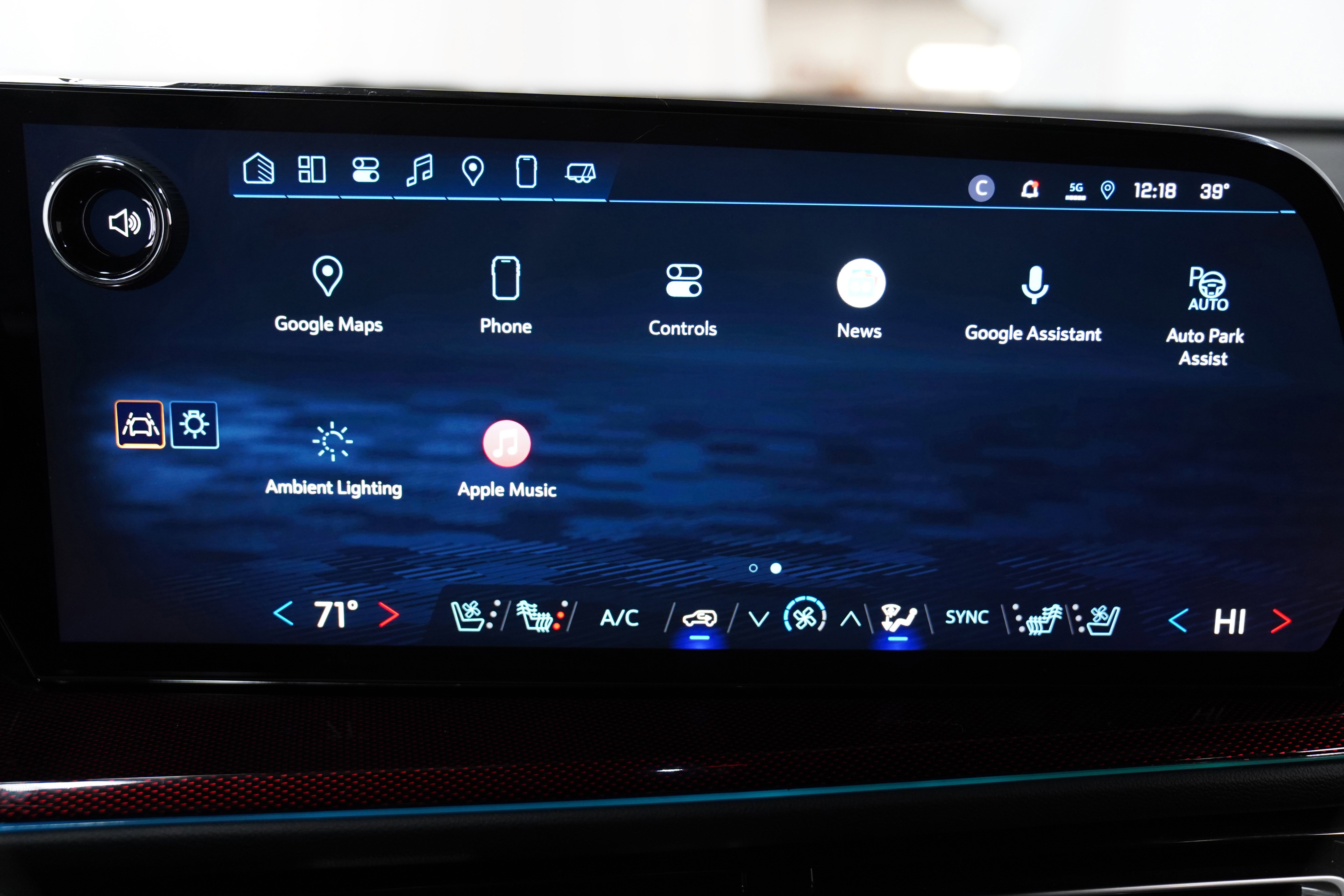 Used 2025 Chevrolet Traverse RS image 26