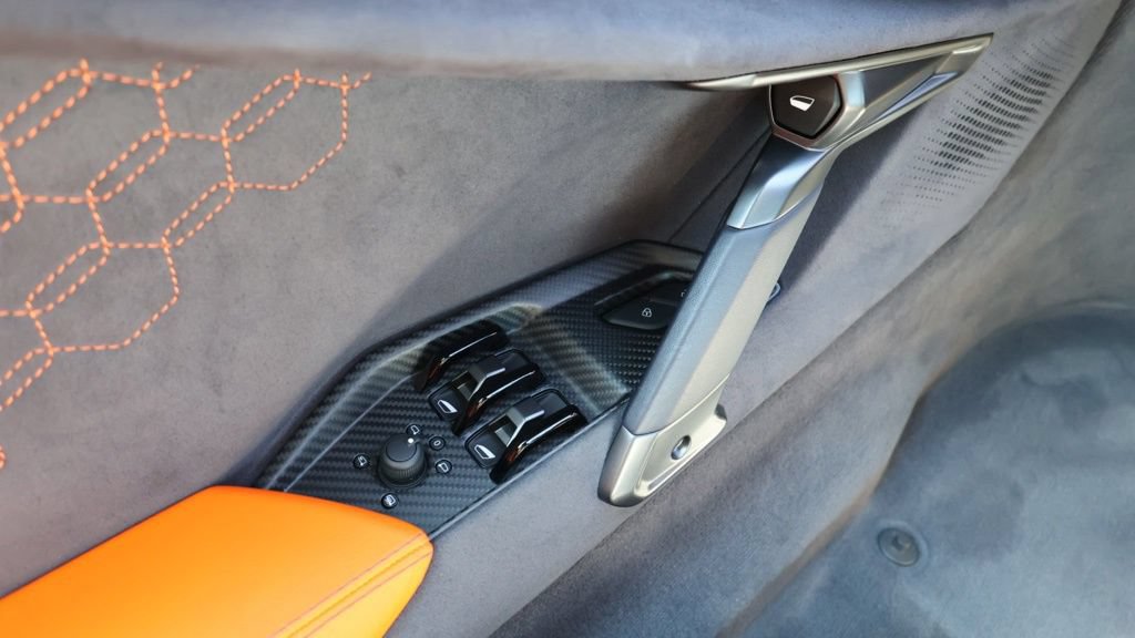 Used 2024 Lamborghini Revuelto AWD/4WD image 19