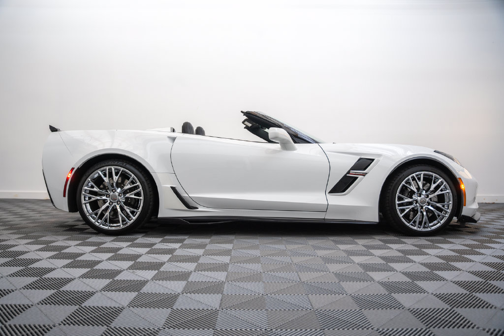 Used 2017 Chevrolet Corvette Grand Sport w/ Carbon Flash Badge Package RWD image 4