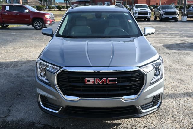 Used 2023 GMC Terrain SLE w/ Driver Convenience Package image 8