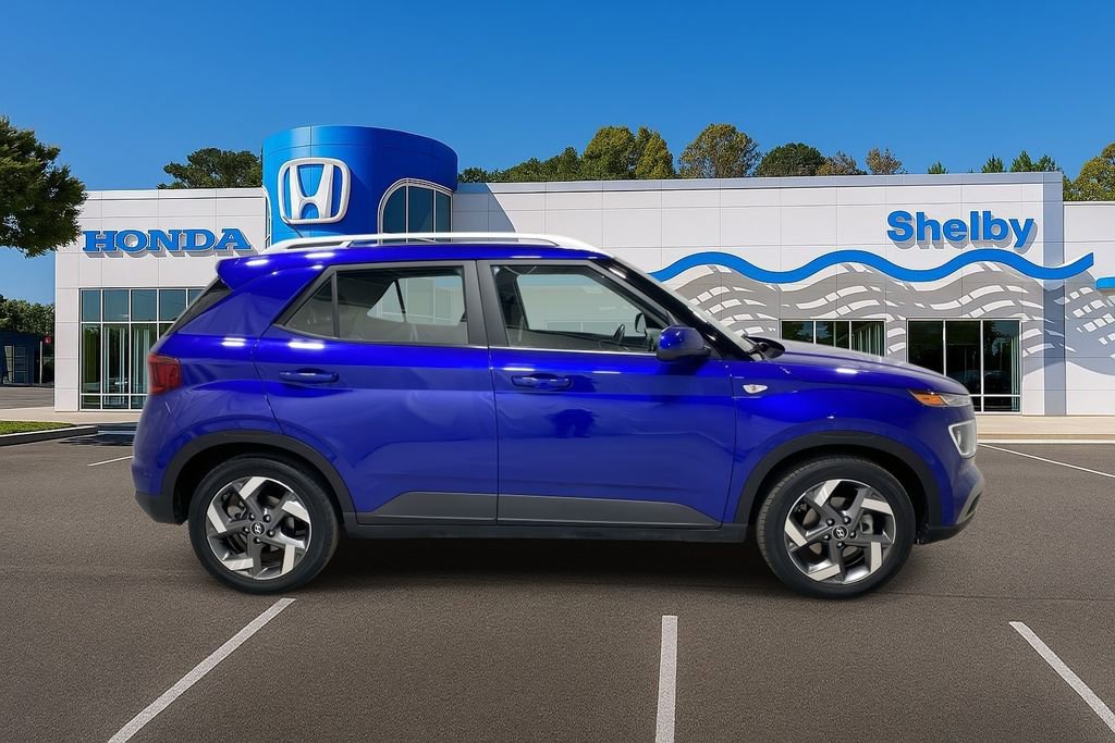 Used 2025 Hyundai Venue SEL image 9