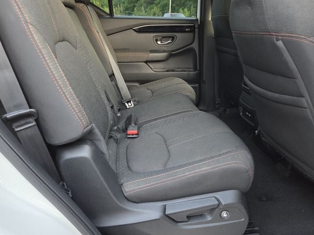 Used 2023 Honda Pilot Sport image 12