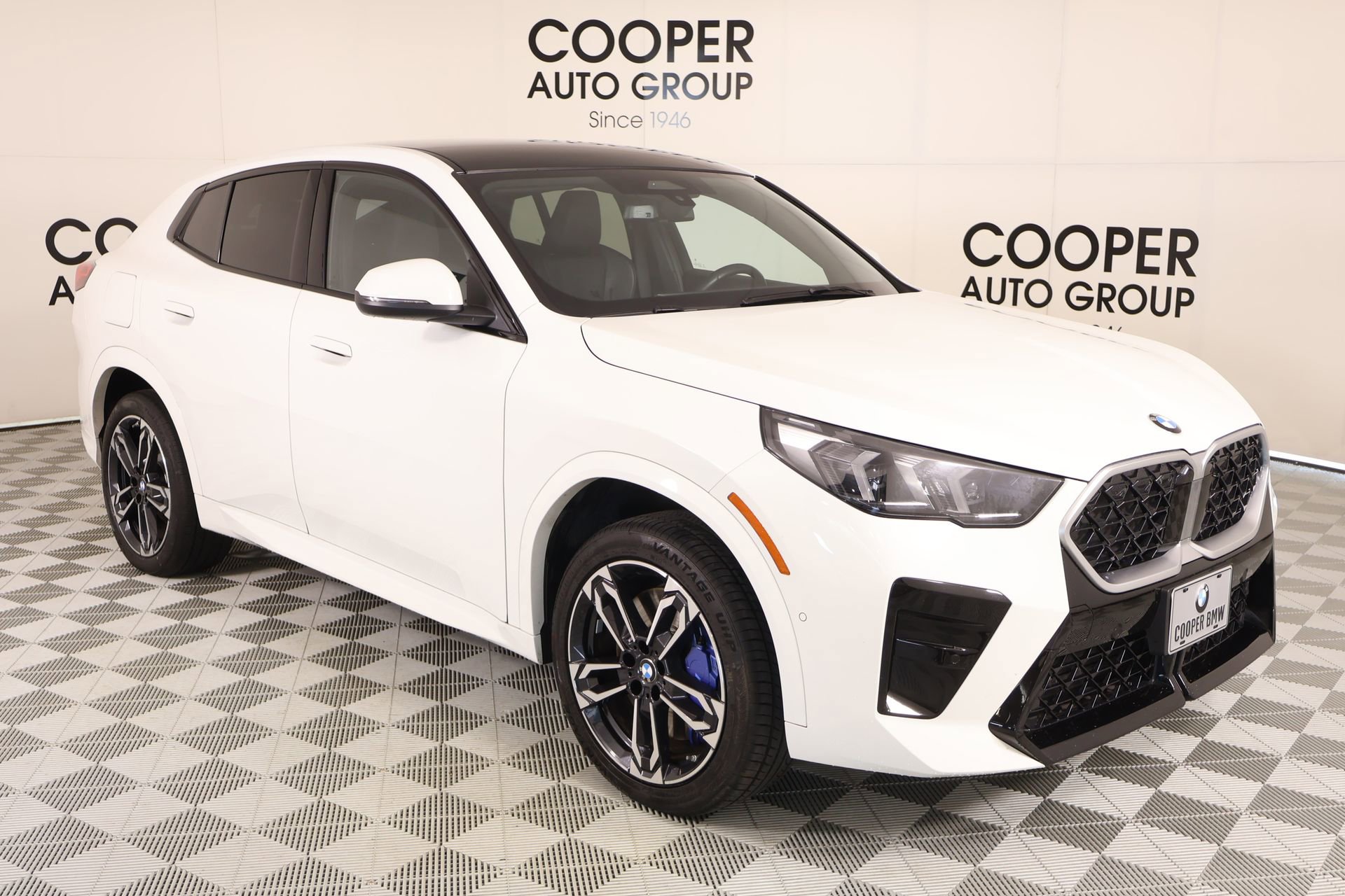 Used 2026 BMW X2 xDrive28i w/ M Sport Package AWD/4WD image 1