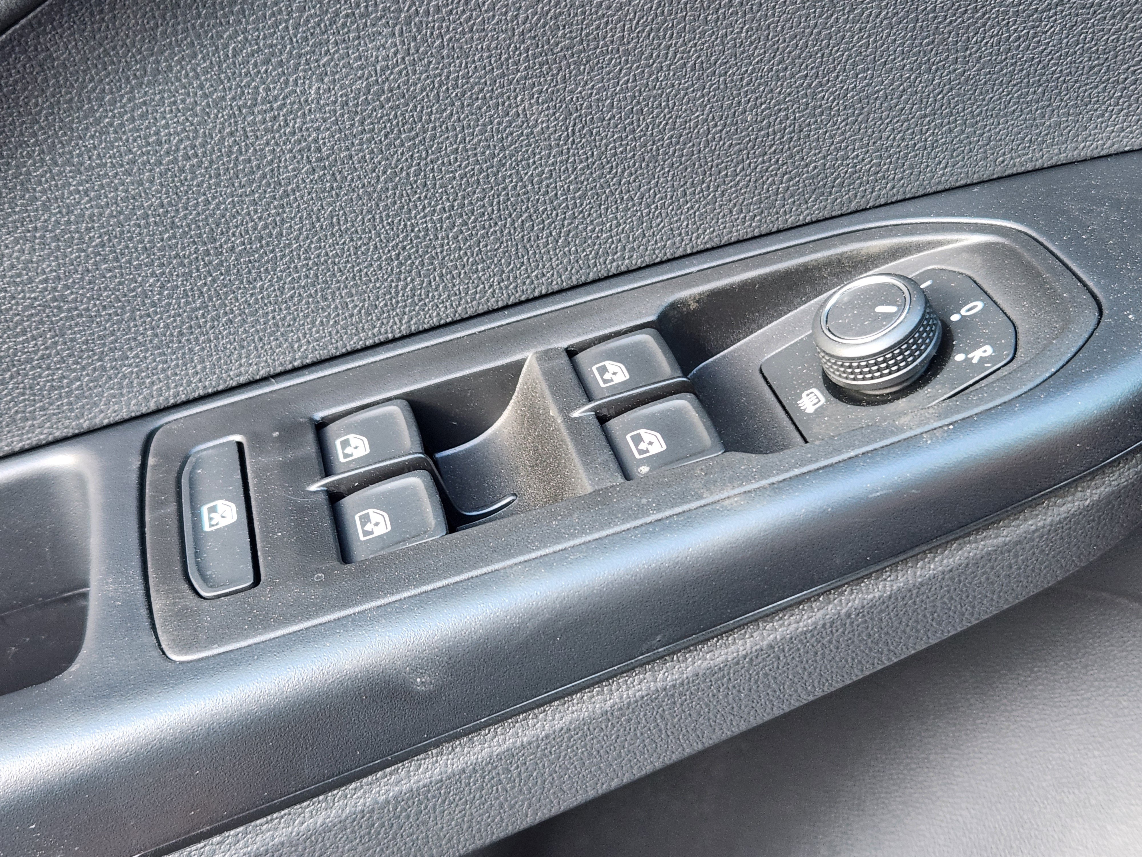 New 2026 Volkswagen Taos SE AWD/4WD image 16