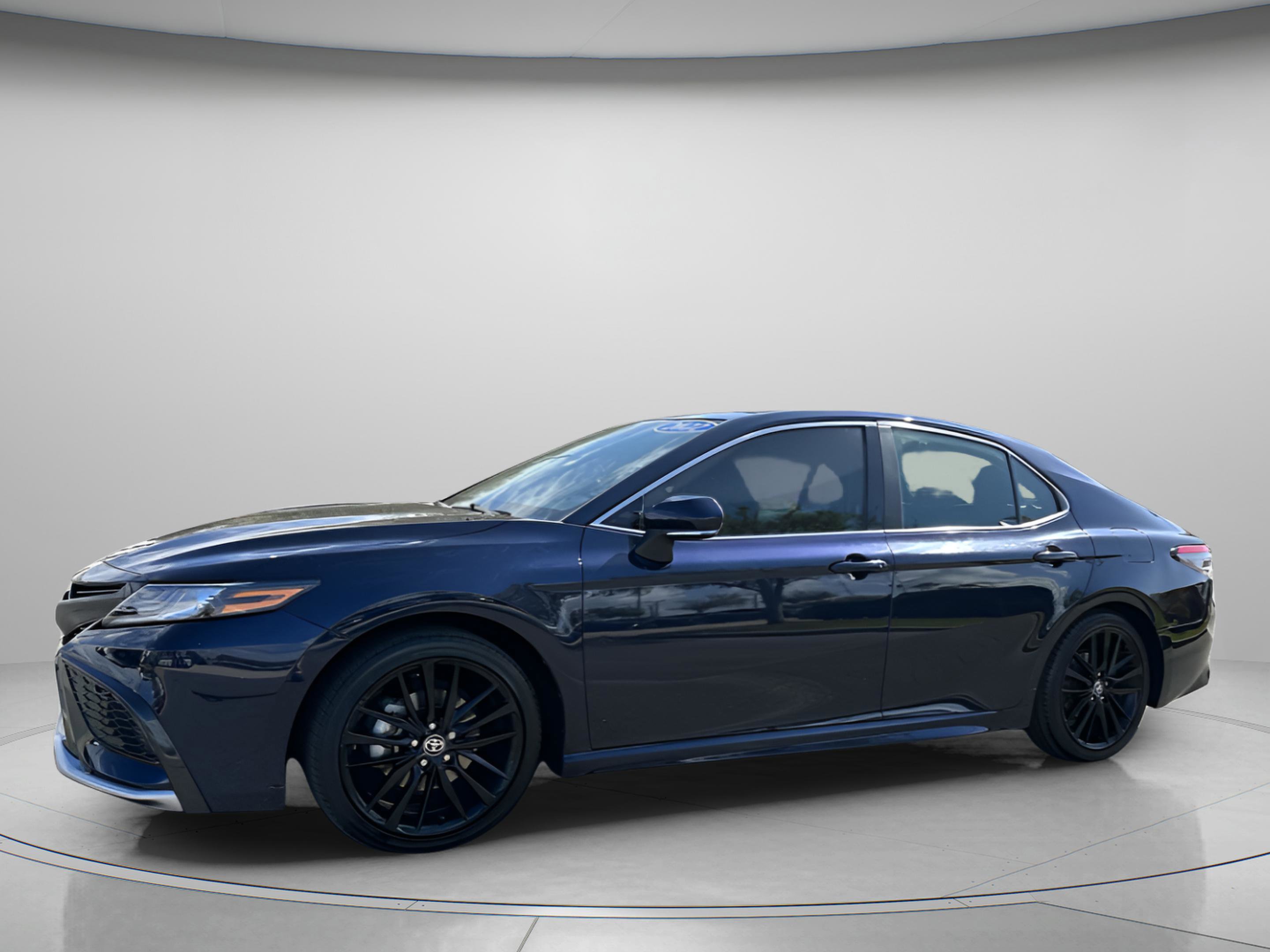 Used 2022 Toyota Camry XSE image 2