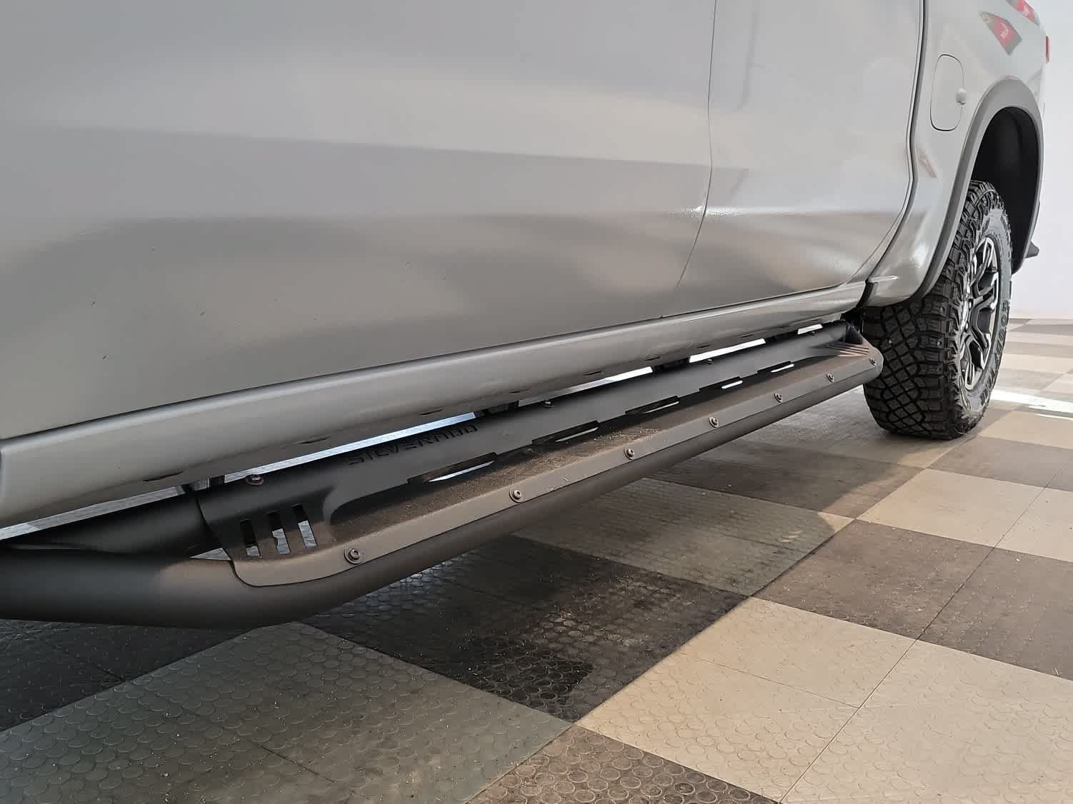 Used 2025 Chevrolet Silverado 1500 ZR2 AWD/4WD image 9