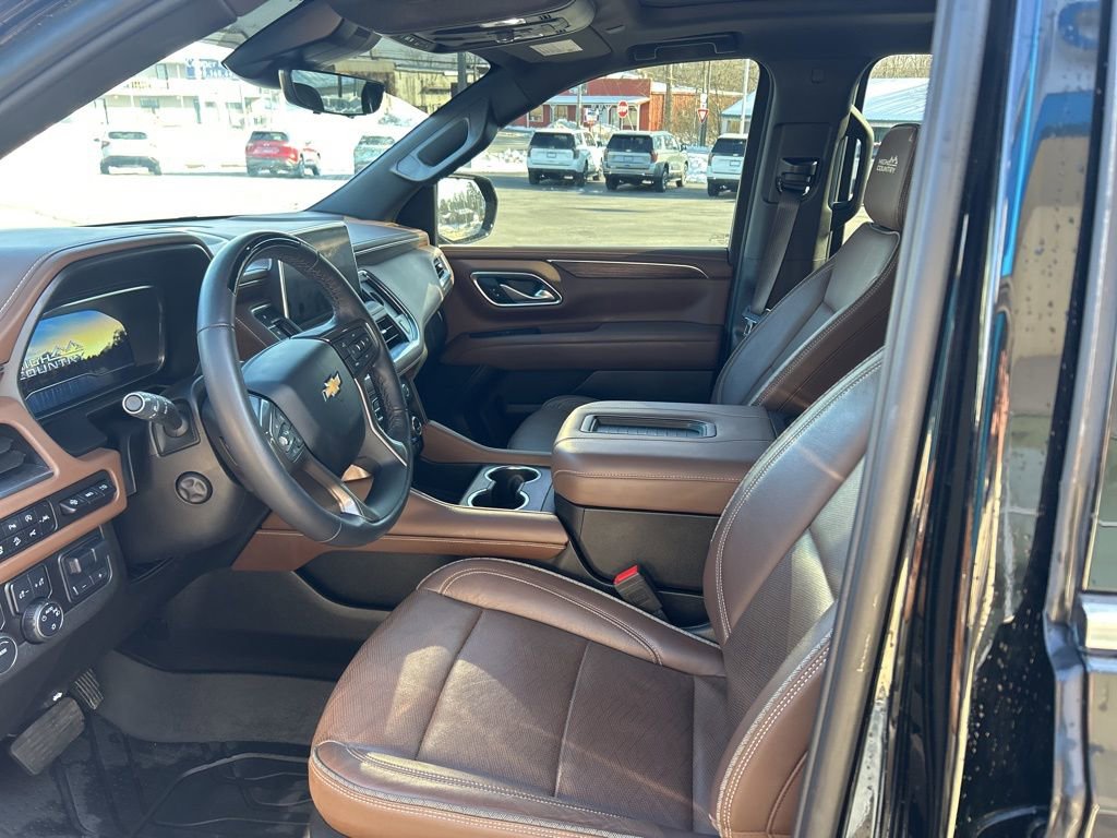 Used 2024 Chevrolet Suburban High Country w/ Advanced Technology Package image 8
