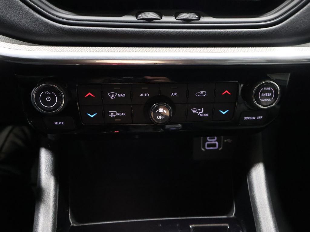 Used 2024 Jeep Compass Limited w/ High Altitude Package image 27