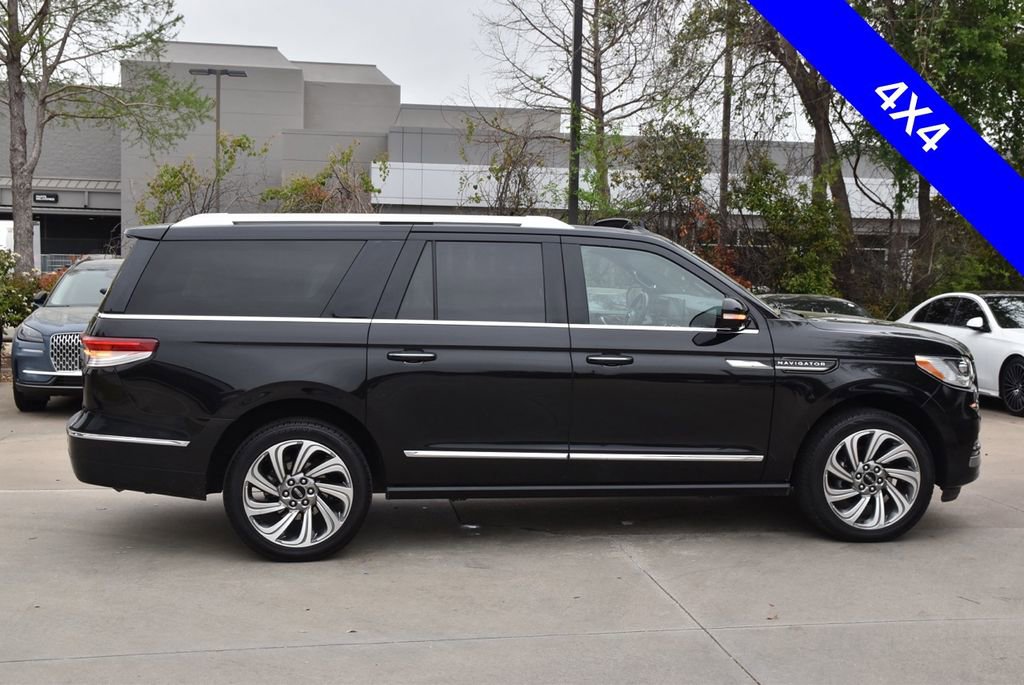 Used 2024 Lincoln Navigator L 4WD image 8
