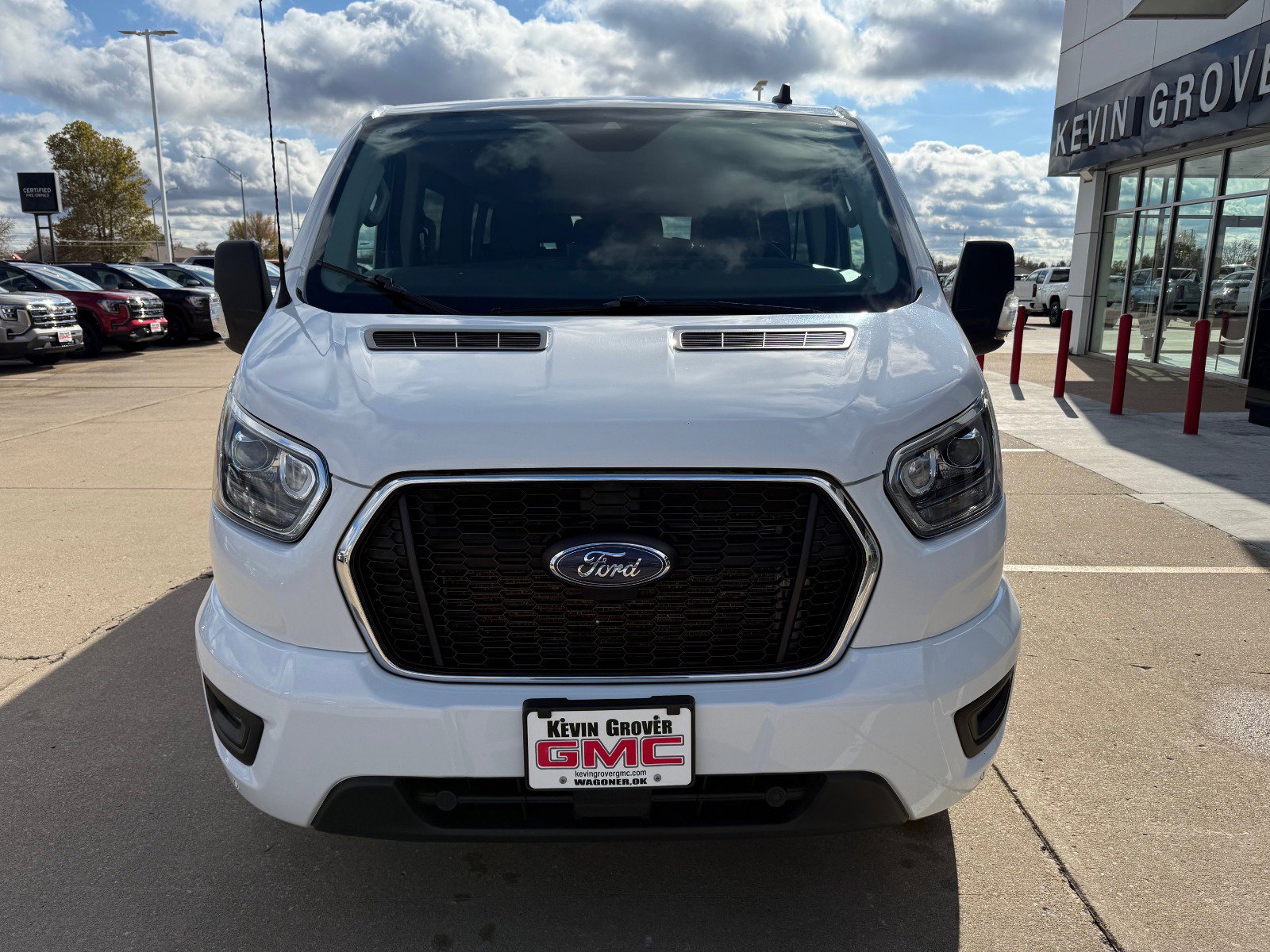 Used 2023 Ford Transit 350 XLT image 2