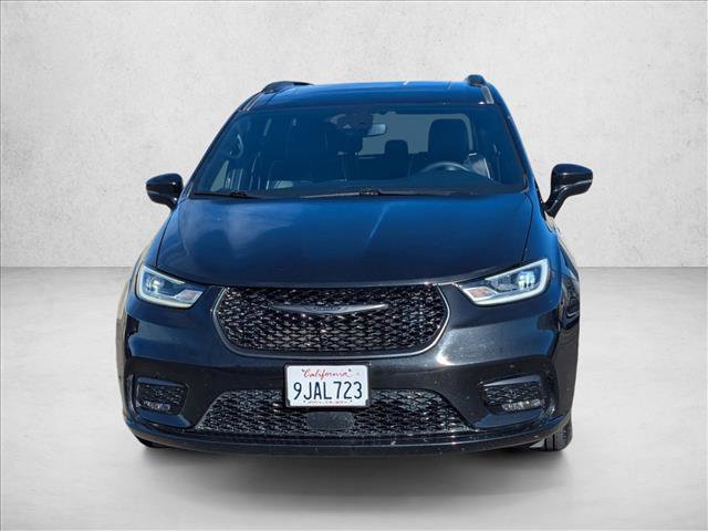 Used 2024 Chrysler Pacifica Premium image 2