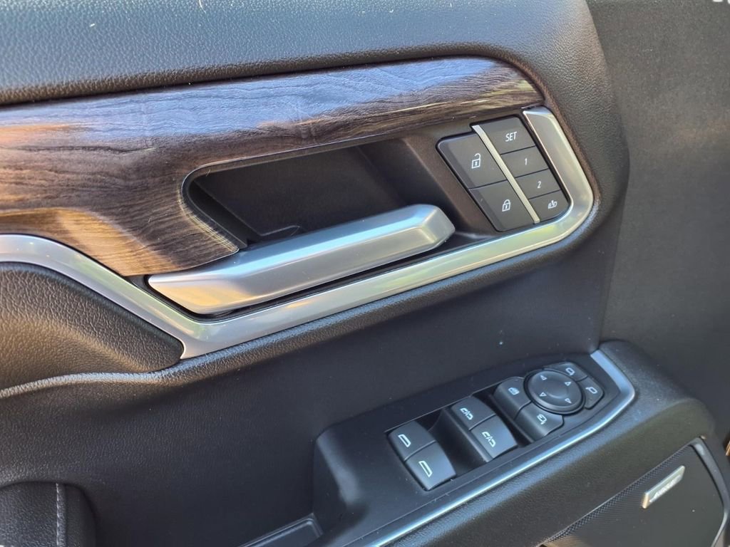 Used 2022 Chevrolet Silverado 1500 LTZ AWD/4WD image 31