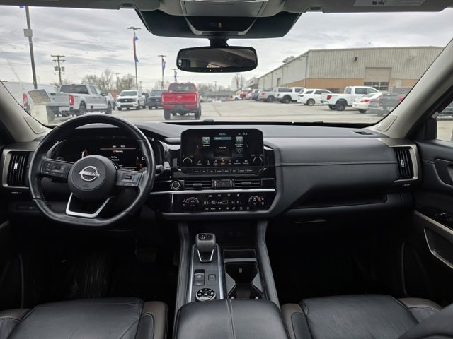 Used 2022 Nissan Pathfinder Platinum image 19