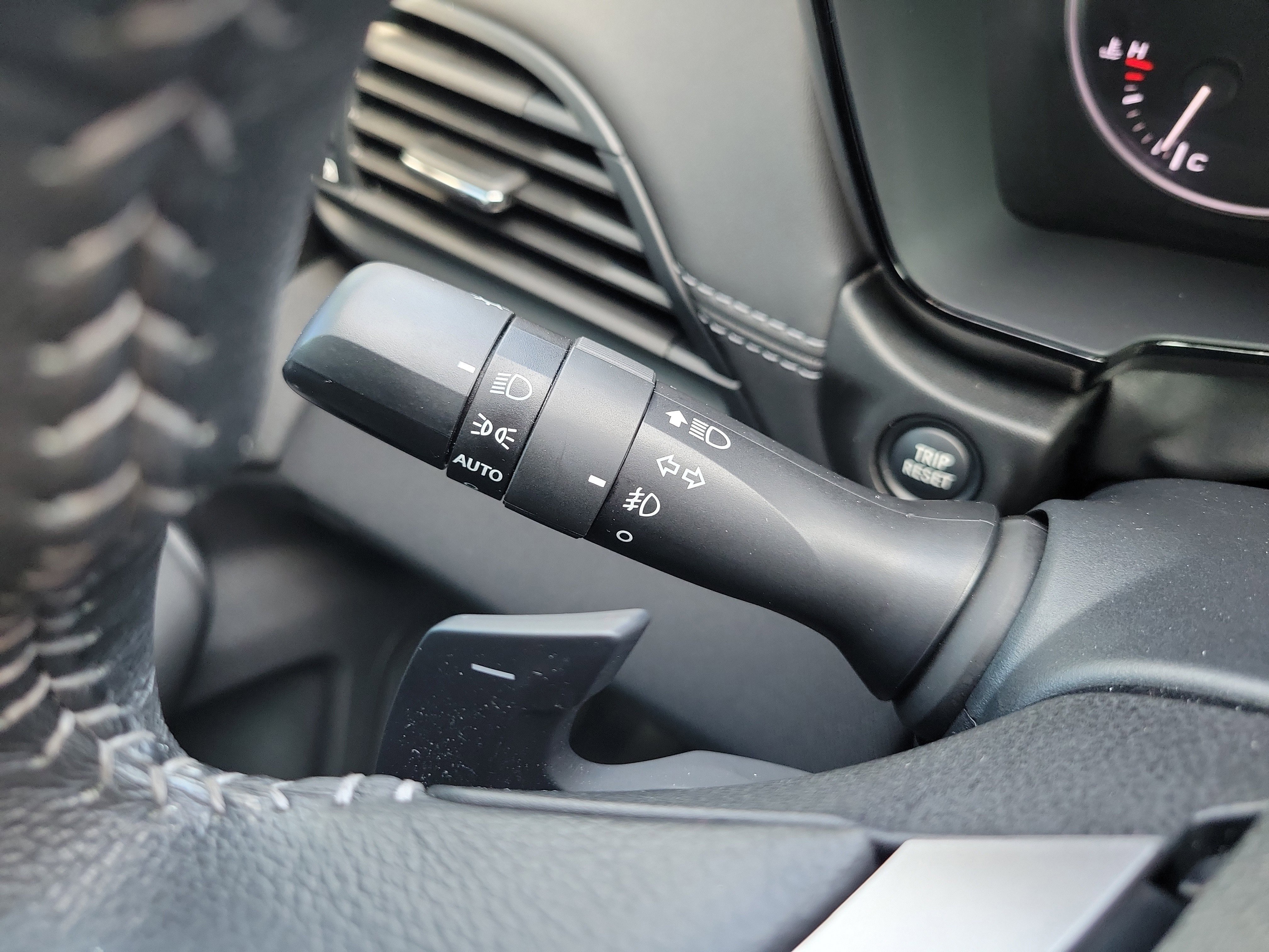 Used 2024 Subaru Outback Premium image 31