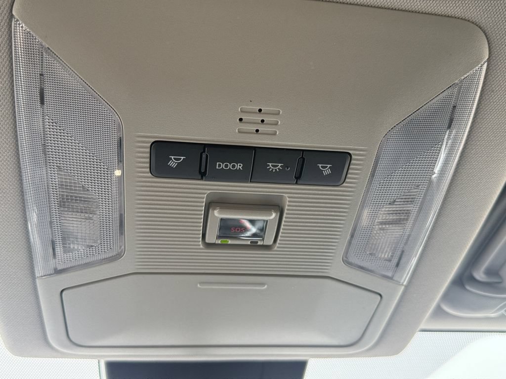 Used 2025 Toyota RAV4 XLE AWD/4WD image 19