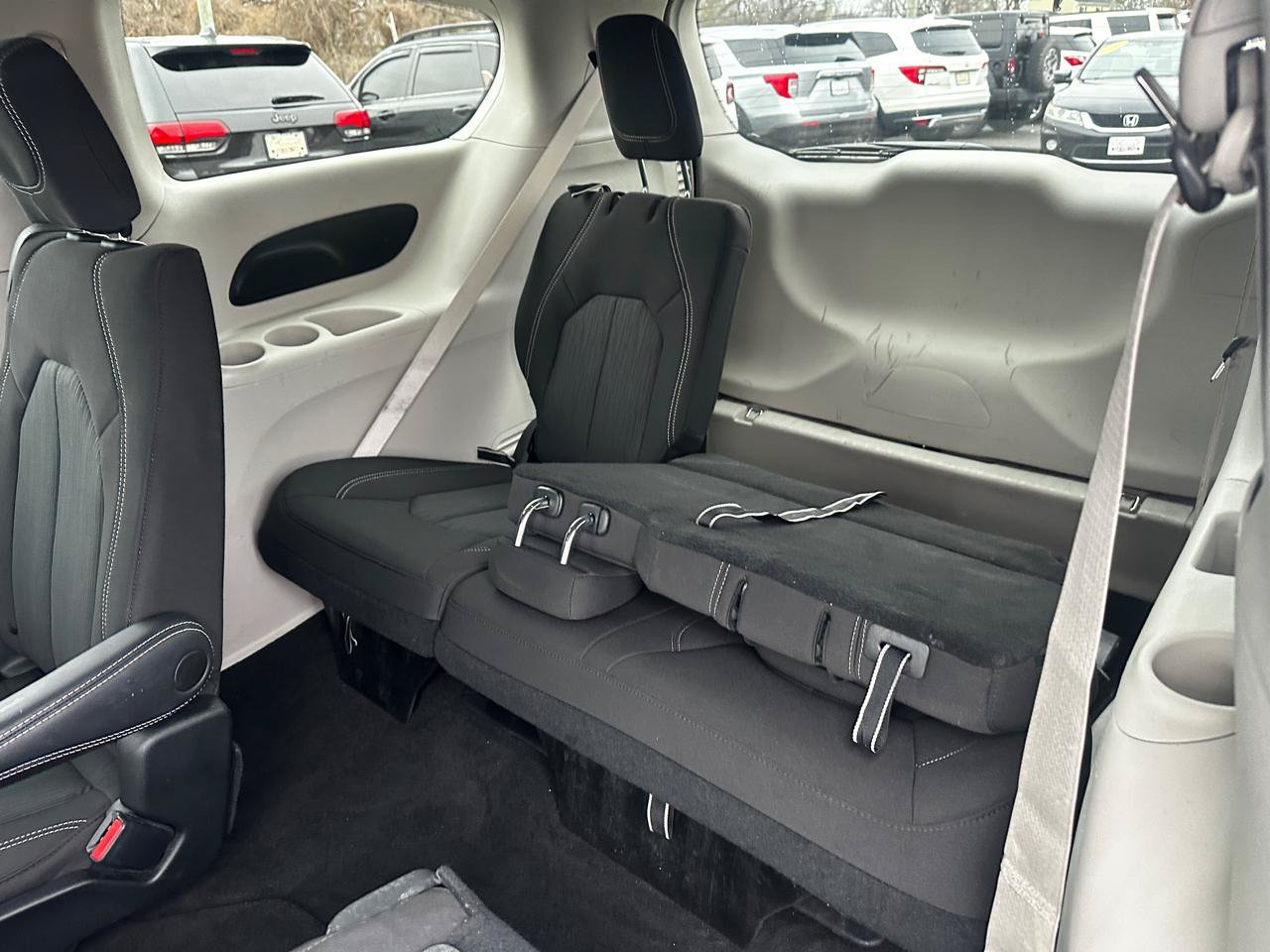 Used 2022 Chrysler Voyager LX FWD image 17