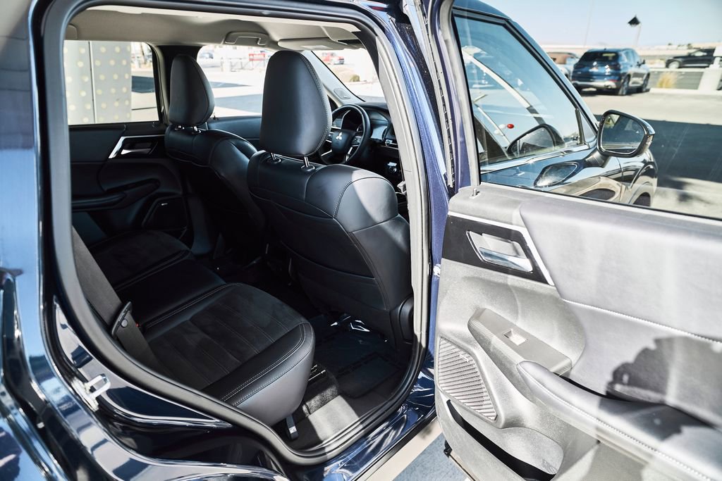 Used 2025 Mitsubishi Outlander SE AWD/4WD image 14