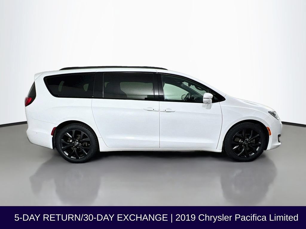 Used 2019 Chrysler Pacifica Limited w/ Advanced Safetytec Group FWD image 9