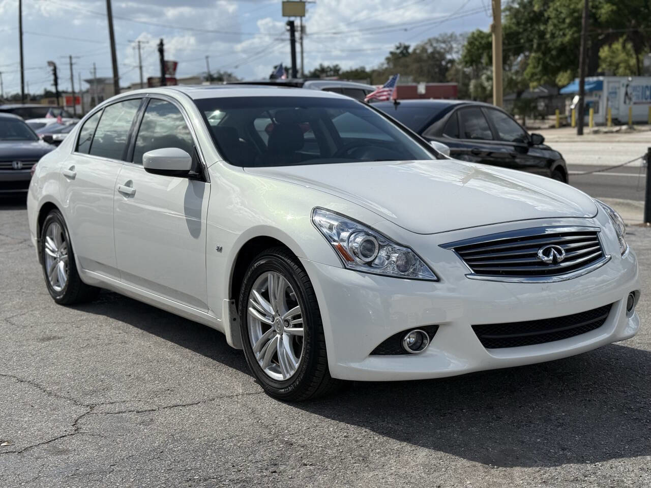 Used 2015 INFINITI Q40 w/ Moonroof Package image 9